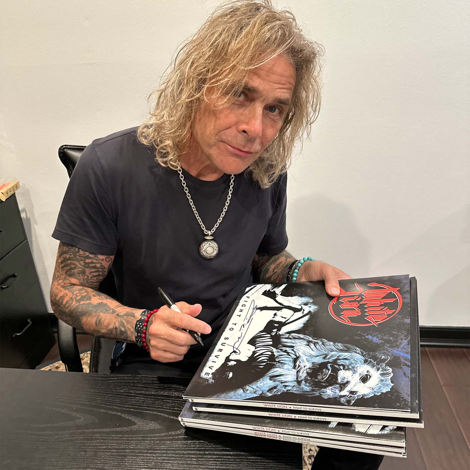 White Lion - Fight To Survive (Limited Edition White-Black-Red Splatter Vinyl - Signed by Mike Tramp) - Image 2